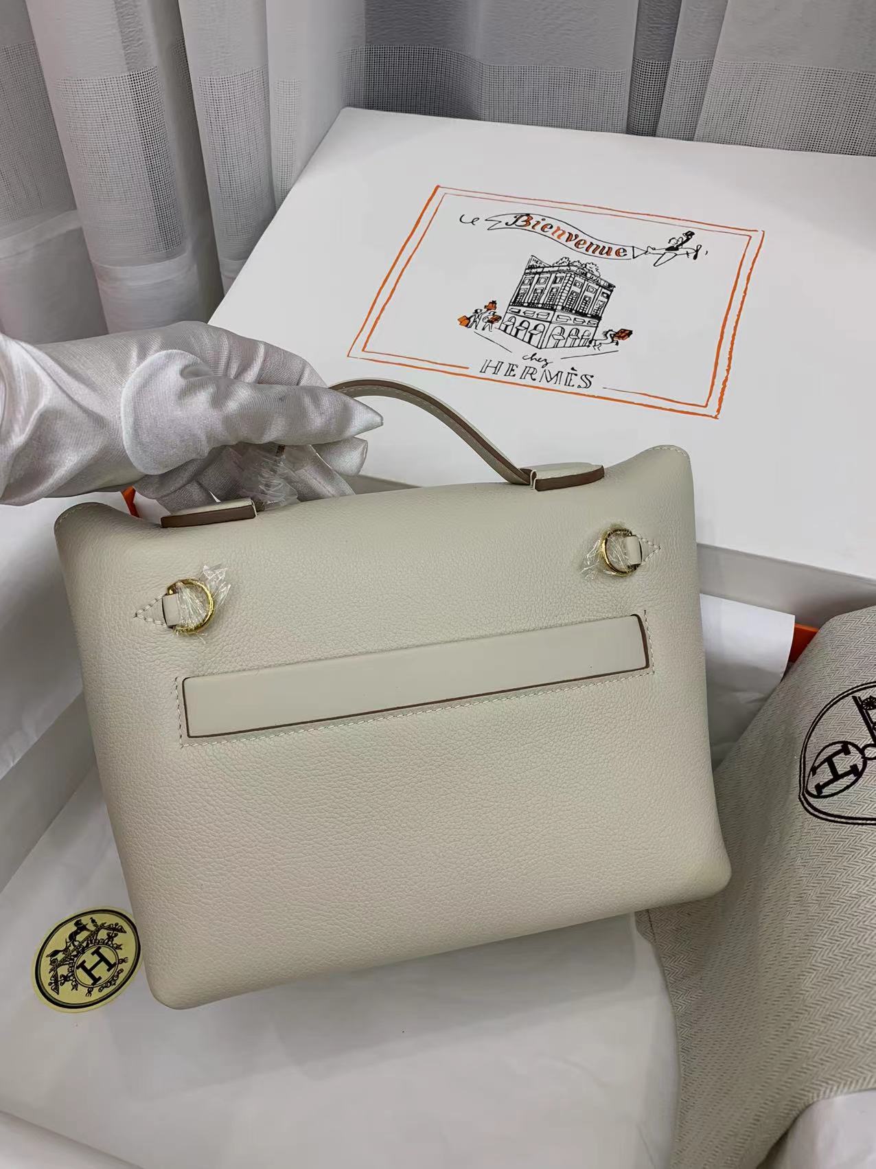 Hermes Kelly Mini 2424 21cm Handbag in Cream White Clemence Leather 